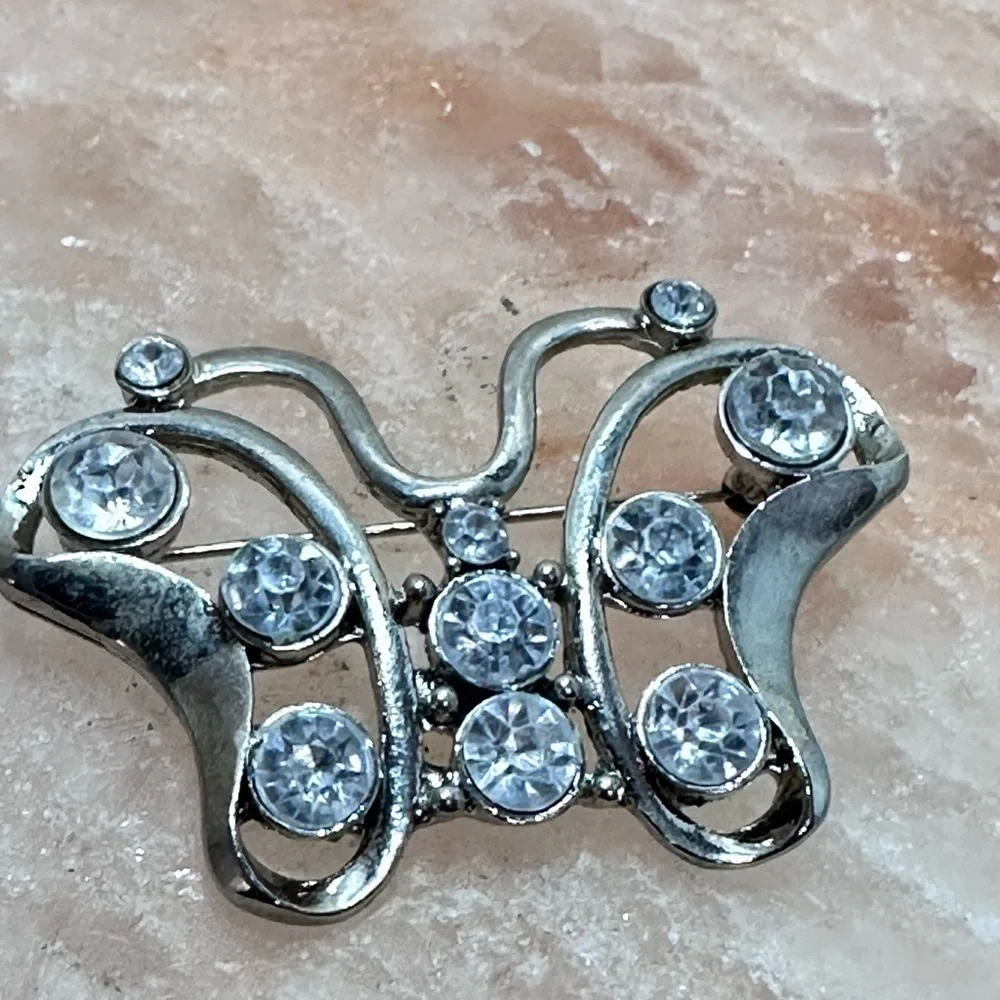Woman’s Brooch Rhinestone Bezel Set Elegant Silver tone Butterfly pin 4146 L